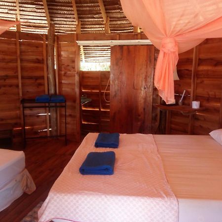 Tawan Bar And Bungalow Hotel Ko Phra Thong Buitenkant foto