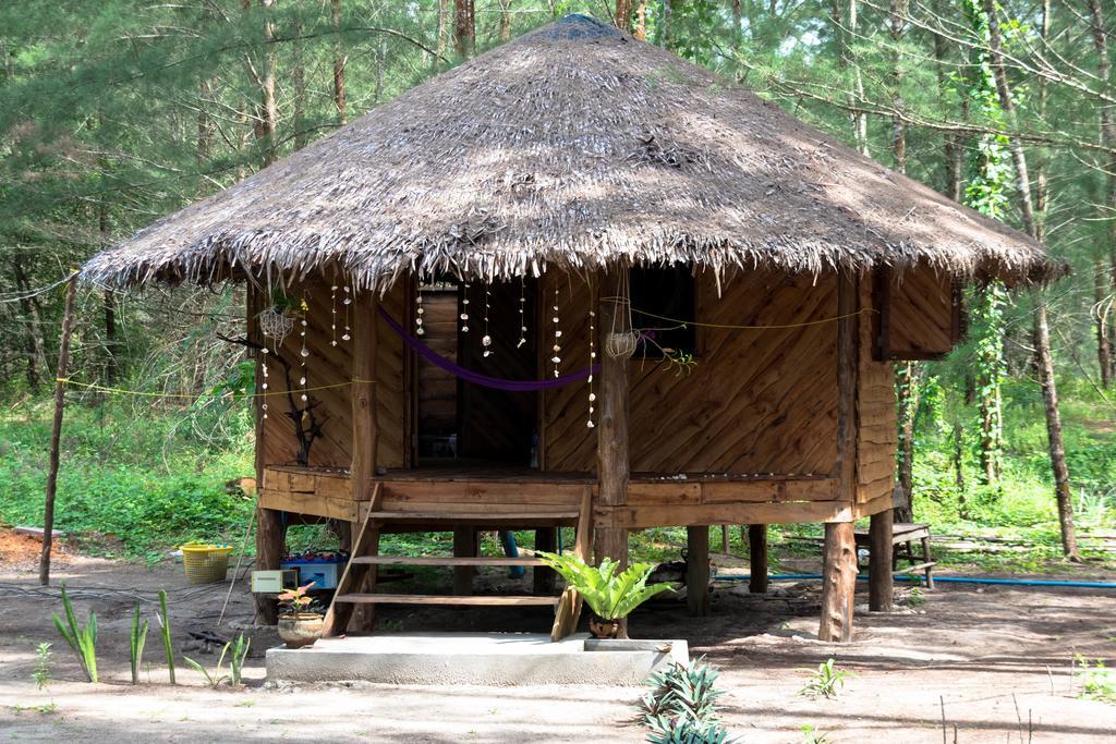 Tawan Bar And Bungalow Hotel Ko Phra Thong Buitenkant foto