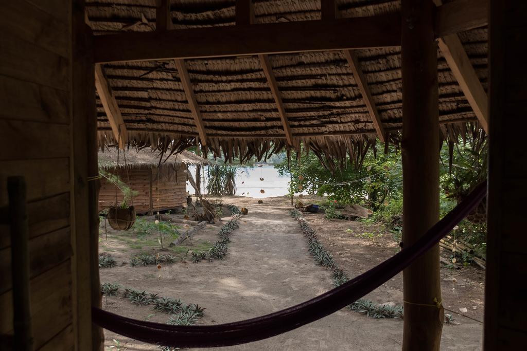 Tawan Bar And Bungalow Hotel Ko Phra Thong Buitenkant foto