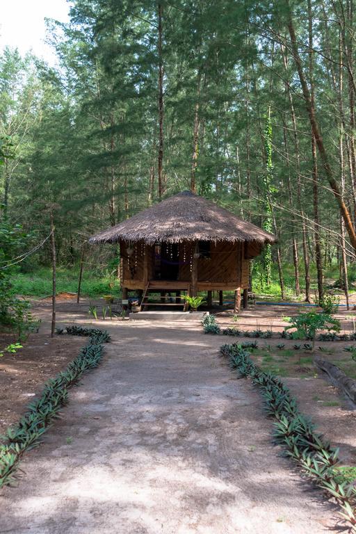 Tawan Bar And Bungalow Hotel Ko Phra Thong Buitenkant foto