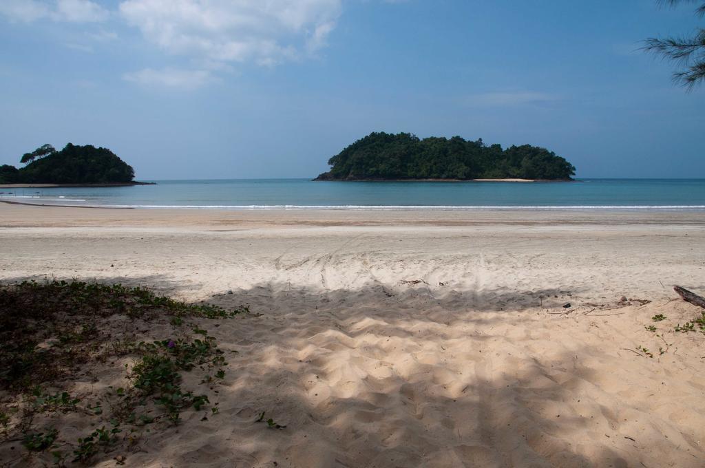 Tawan Bar And Bungalow Hotel Ko Phra Thong Buitenkant foto
