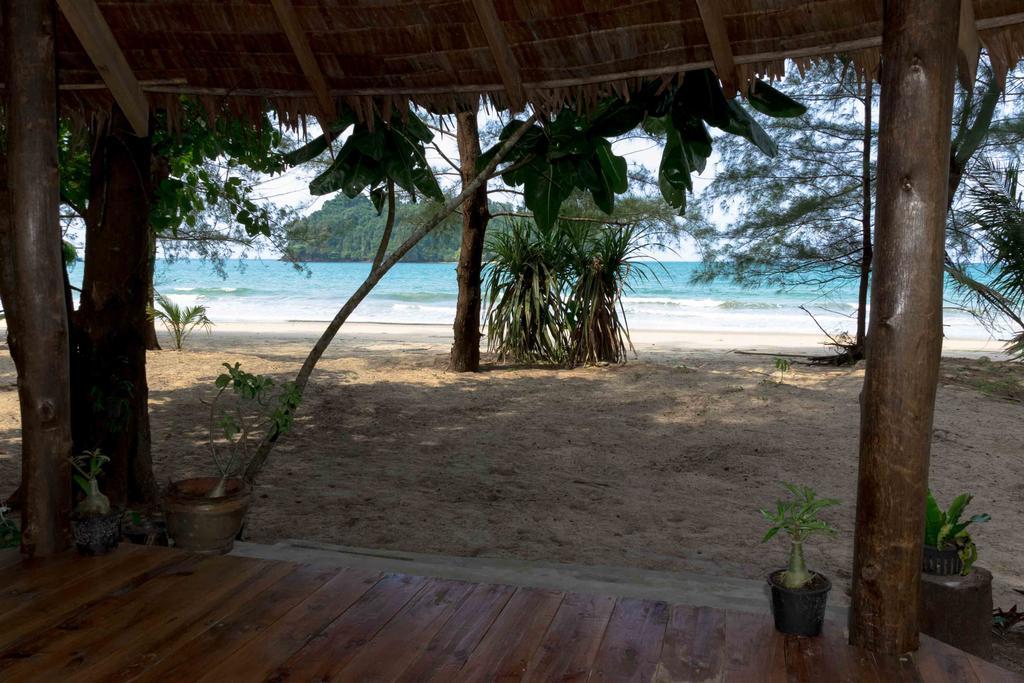 Tawan Bar And Bungalow Hotel Ko Phra Thong Buitenkant foto