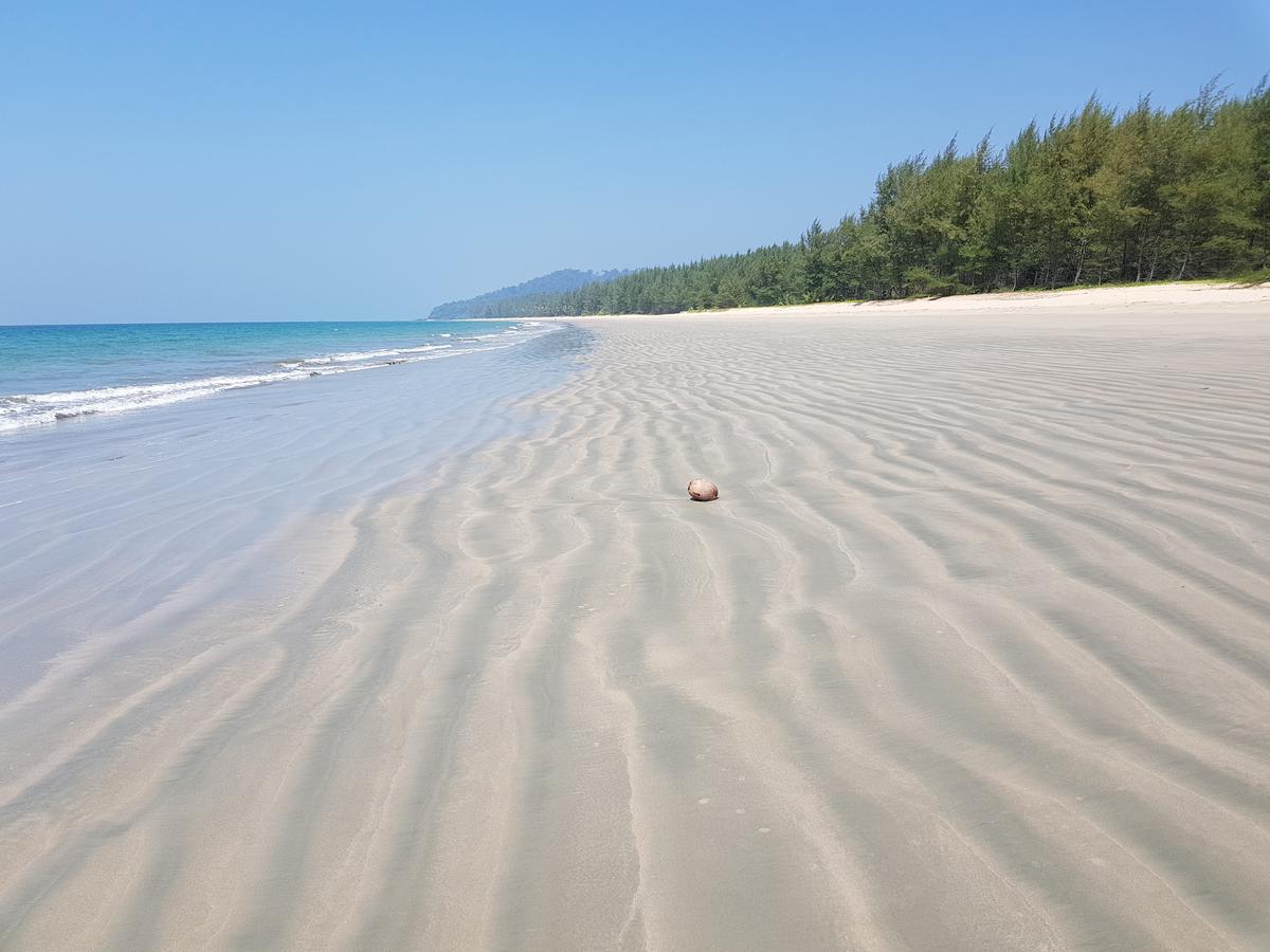 Tawan Bar And Bungalow Hotel Ko Phra Thong Buitenkant foto