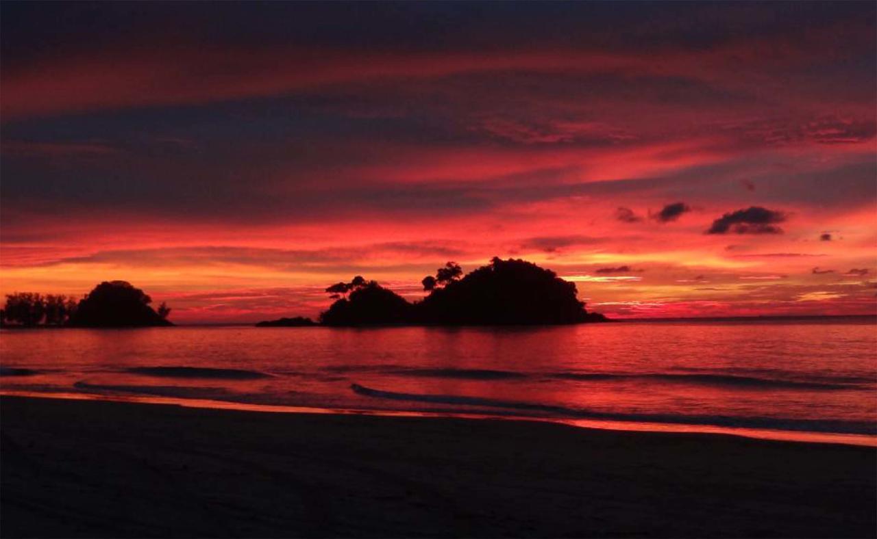Tawan Bar And Bungalow Hotel Ko Phra Thong Buitenkant foto