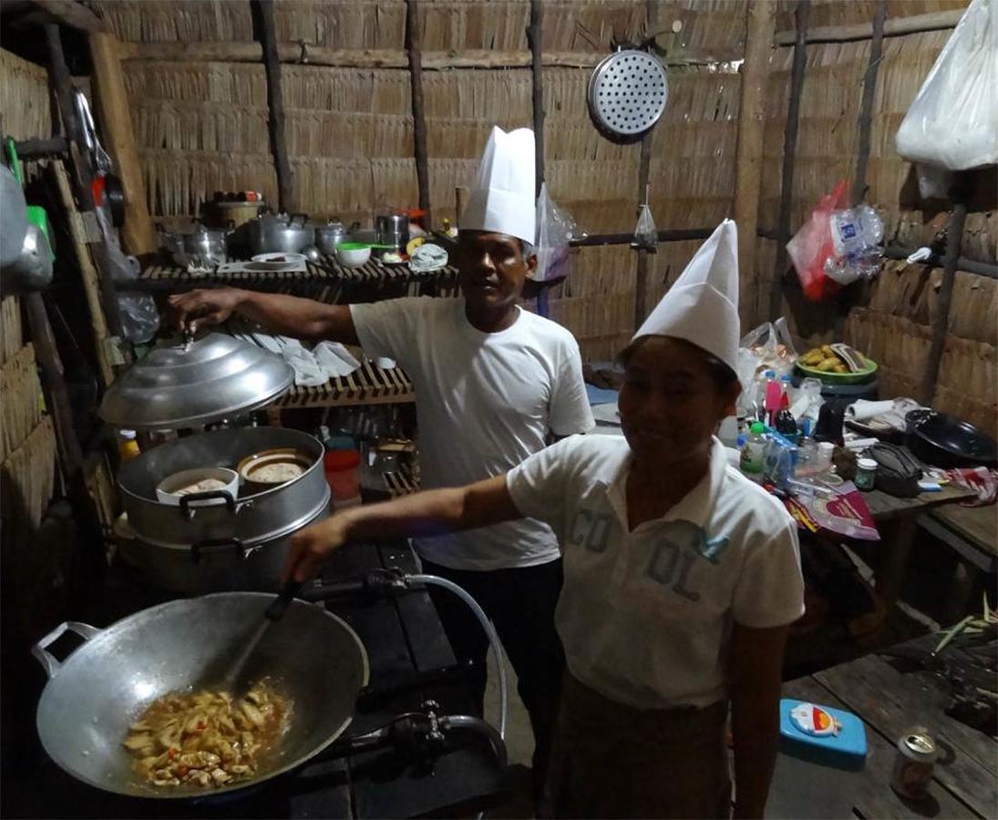 Tawan Bar And Bungalow Hotel Ko Phra Thong Buitenkant foto