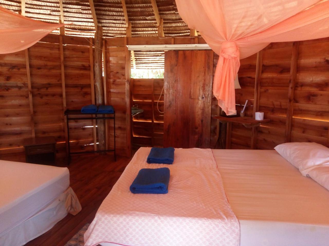Tawan Bar And Bungalow Hotel Ko Phra Thong Buitenkant foto
